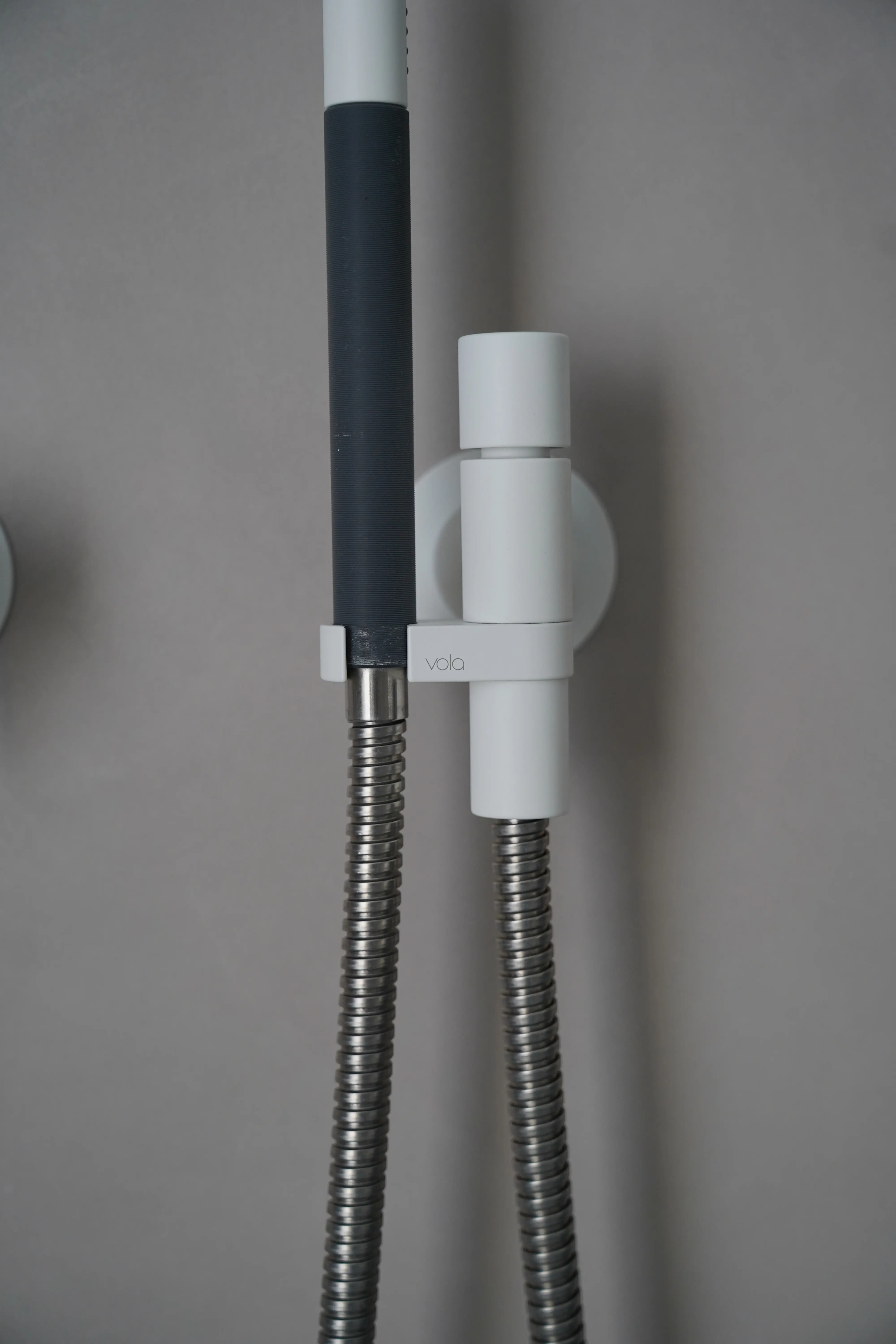 WC-Betätigungsplatte im Wanddesign integriert